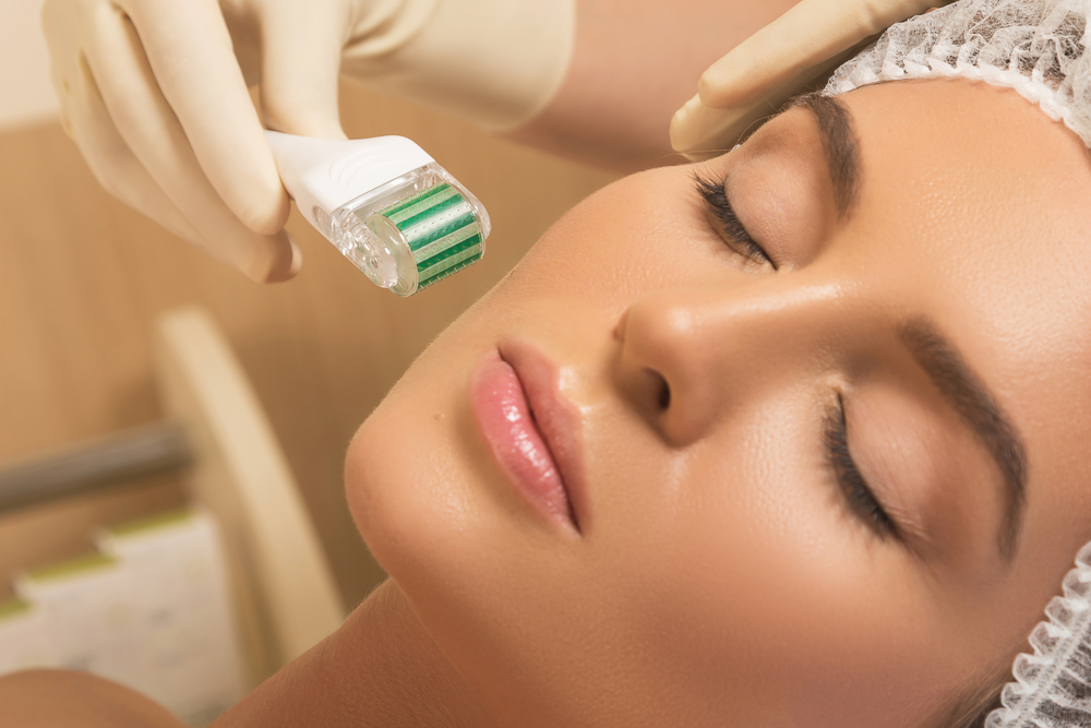 beautiful,woman,in,beauty,salon,during,mesotherapy,procedure.,face,microneedling