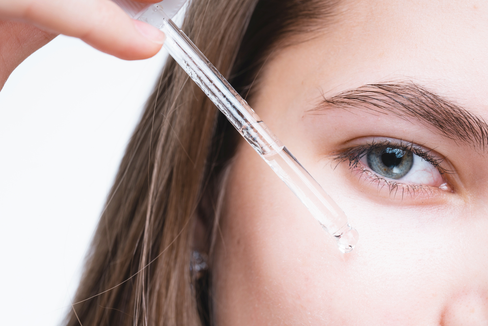 close,up,photo.,girl,applies,a,serum,to,the,skin